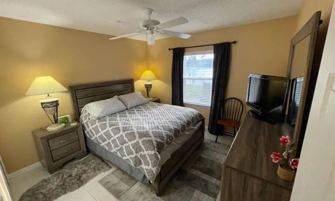 Port Orange House | The Sleep Inn (1Br/Bath + Kitchen)