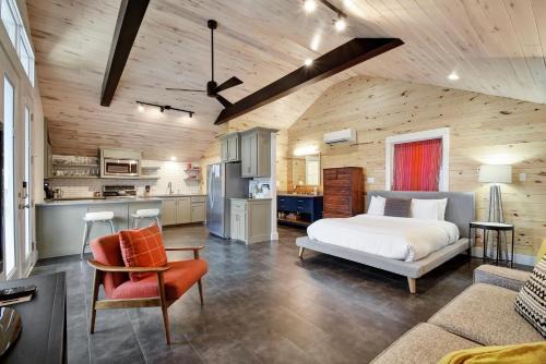 South River City Apartment | The SoCo Studio by Lodgewell - 2 cute 2 b 4 gotten