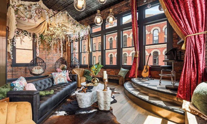 Downtown Nashville Condo | The Songbird-Luxury Penthouse Banker's Alley-Walk to Broadway