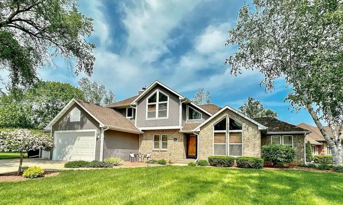 Janesville House | The Spacious Retreat