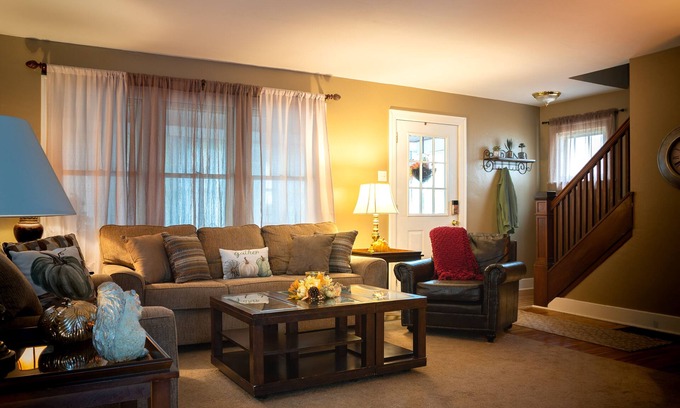 Downtown Niagara Falls House | The Spruced Goose USA - Walk to the Falls