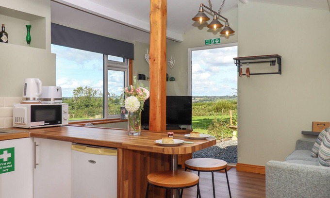 Black Torrington Cottage | THE STABLE AT OWL COTTAGE, pet friendly in Halwill Junction