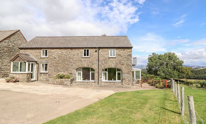 Ruthin Cottage | THE STABLES AT CAE GWYN, family friendly, with hot tub in Ruthin
