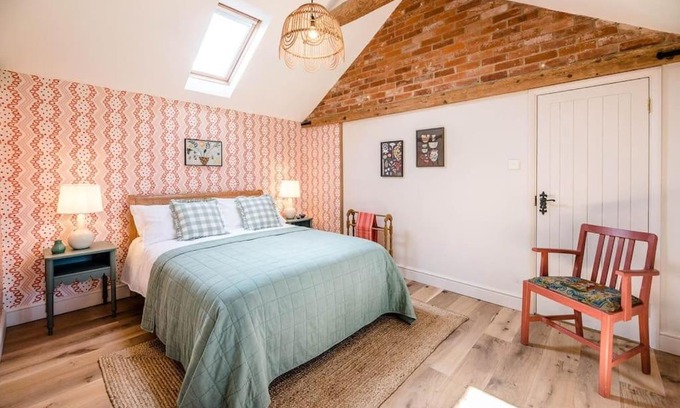 Woodbridge House | The Stables, Hoo
