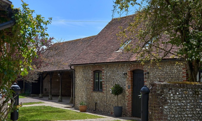 Eartham House | The Stables, Seabeach Farm