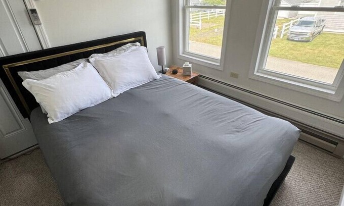 Old Lyme Apartment | The Stern at Soundview · Beach+Ocean+Sunrise