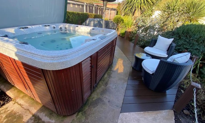 East Budleigh Apartment | The Studio with Hot Tub in East Budleigh in beautiful countryside