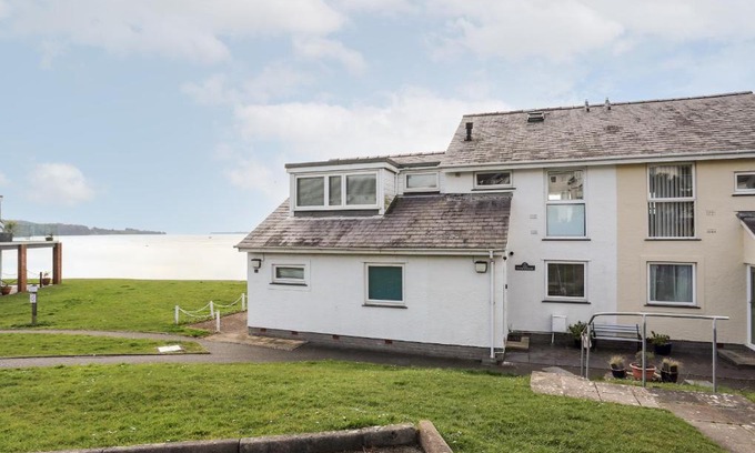Y Felinheli House | The Summerhouse