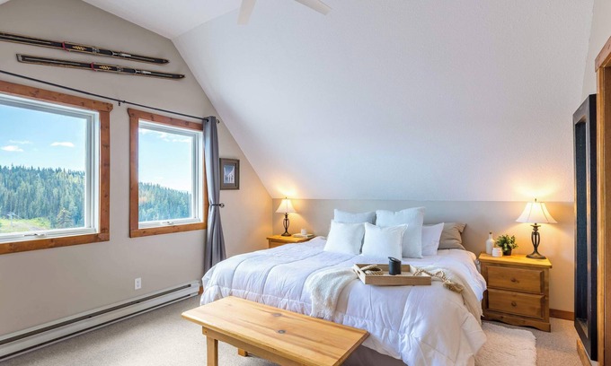 Silver Star Mountain Ski Chalet | The Summit | Nature Lovers Dream! Family Friendly