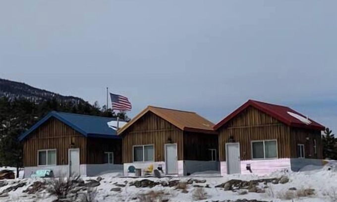 South Fork House | The SummitnAt the Crossroads of Town and Trail
