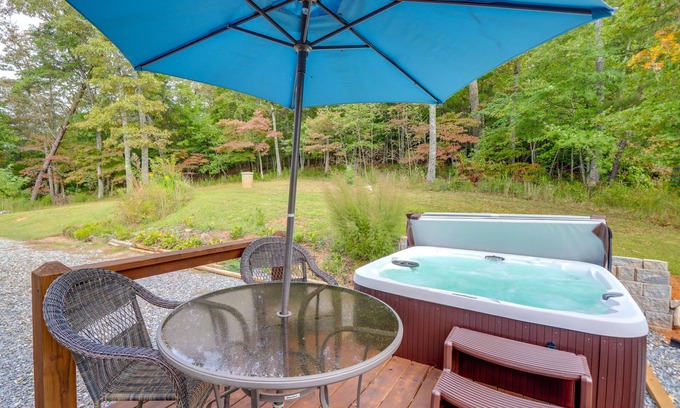 Blue Ridge Cottage | ‘The Sunrise Cottage’ w/Hot Tub, 3 Mi to Downtown