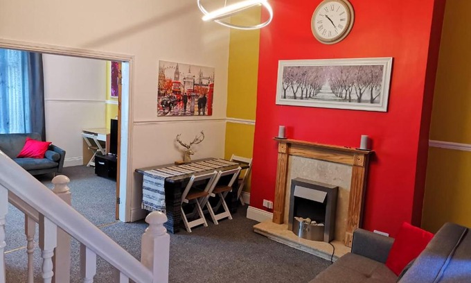 Sunderland Apartment | The Superhost - 4 BR House