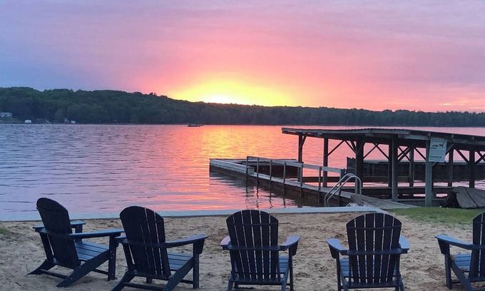 Ludington Cottage | The Swallow Cottage-Charming 2-bedroom cottage on Hamlin Lake.