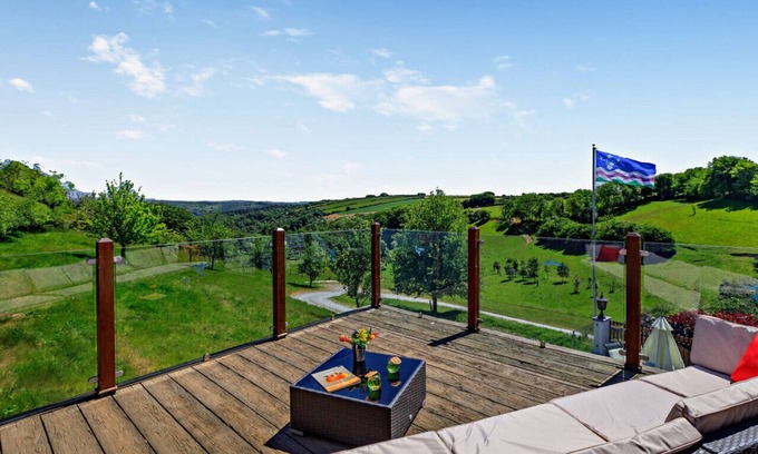 Barnstaple House | The Tallet - Three Bedroom House, Sleeps 6