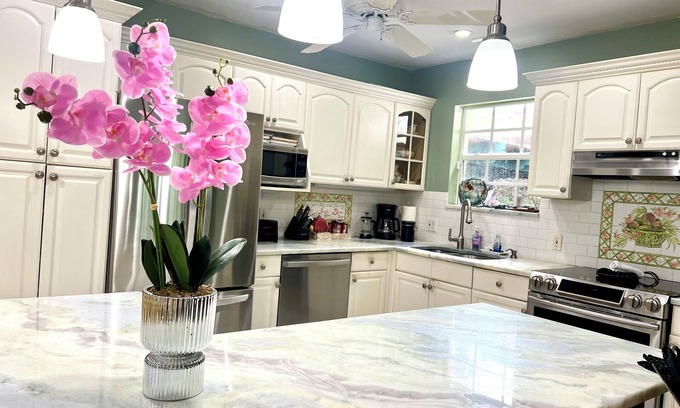 Northboro Park House | The Tango House with Jacuzzi & Gardennn