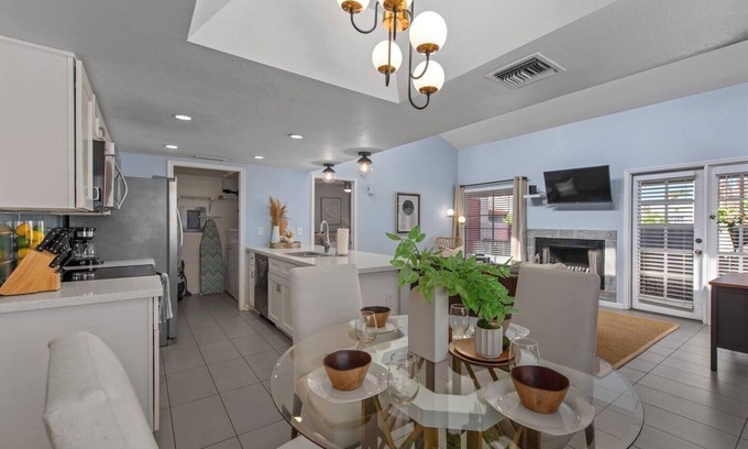 Kyrene-Superstition Condo | THE TEMPE Designer HOME! Pets stay FREE!