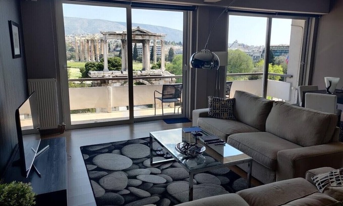 Plaka Apartment | The Temple of Zeus and the Hadrian Arch. Luxury apt in Athens next to Acropolis.