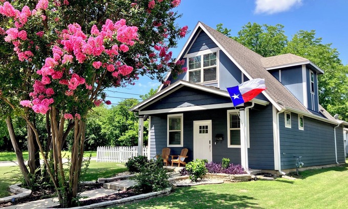 McKinney House | The Texas Bluebonnet 3 Bdrm 2-Story Home in Historic Downtown McKinney Area