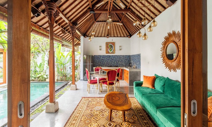 Singakerta House | The Third Eye House ~ salt water pool ~ bath tubs ~ peaceful ~ outdoor living
