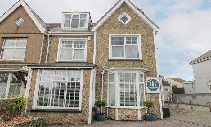Newquay House | THE THREE TEES, pet friendly, character holiday cottage in Newquay