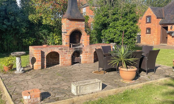 Sedgeberrow House | The Threshing Barn-Stunning 5 BD Retreat