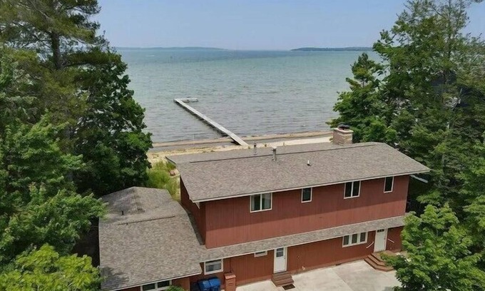 Traverse City House | The Tides on East Bay