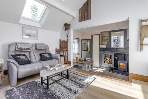 Llwyngwril House | The Tin House