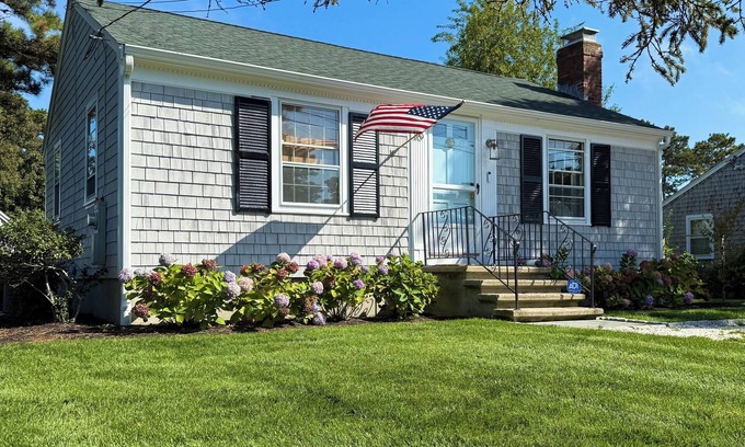 Dennis Port House | The Tinker Bell By The Sea ~ Charming 2-bedroom house in Dennisport w/AC