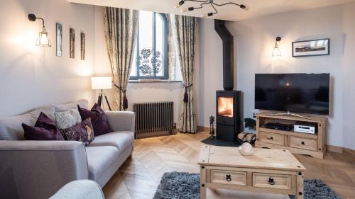 Low Gate House | The Tiny Chapel