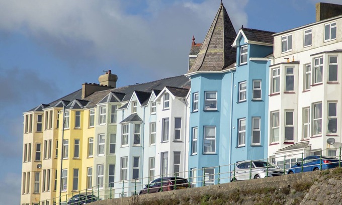 Criccieth Cottage | THE TOWERS - CASTELL, family friendly in Criccieth