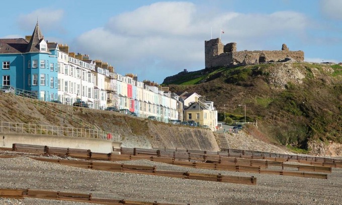 Criccieth House | The Towers - Llyn