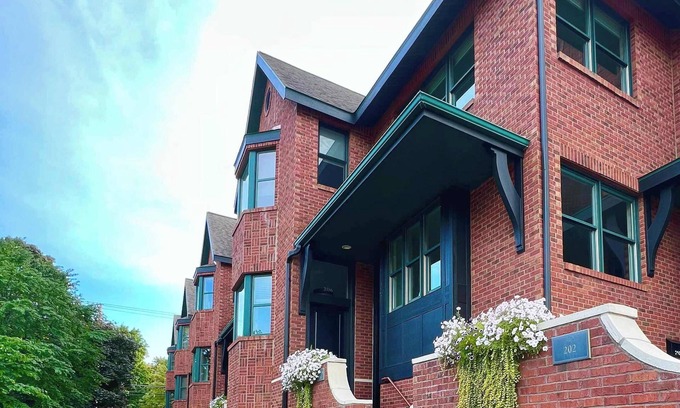 Traverse City House | The Townhouse in the Heart of Traverse City