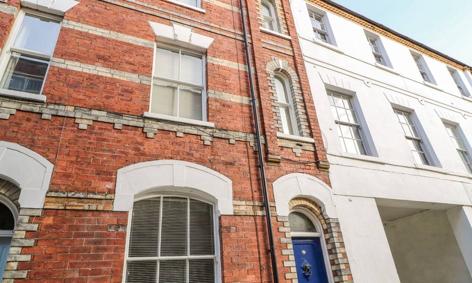York House | THE TOWNHOUSE, pet friendly, character holiday cottage in York