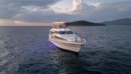 Patong Boat Rental | The Treasure