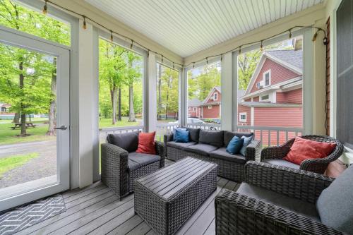 Cherry Valley House | The Trillium - 2 Pine Forest