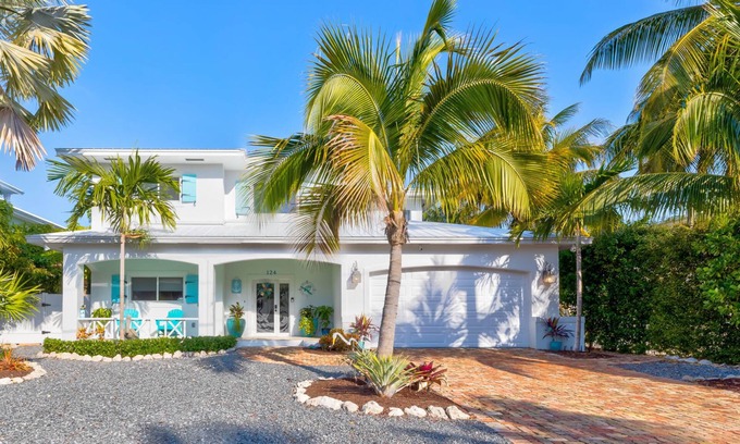Venetian Shores House | The Turtle Nest | Pet Friendly! "Venetian Shores"
