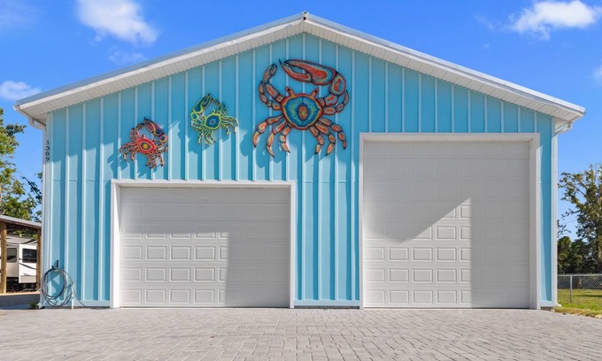 Steinhatchee House | The Twisted Fiddler -brand new home- sleeps 14 with optional boat slips