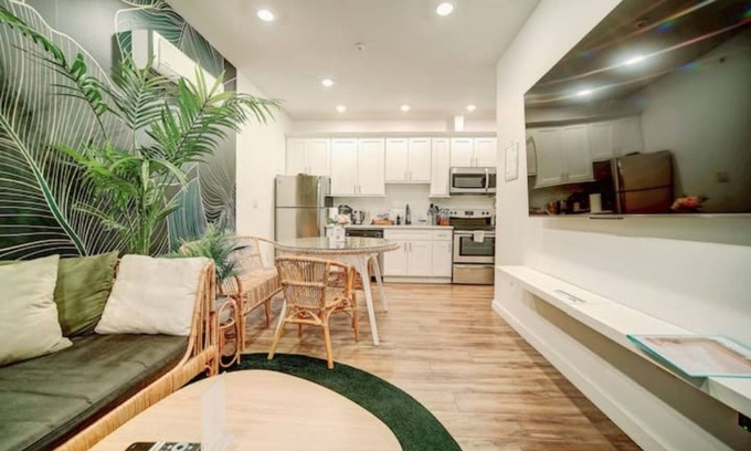 North Philadelphia East Apartment | The Urban Garden (3 bedrooms 2baths) Lic #890436