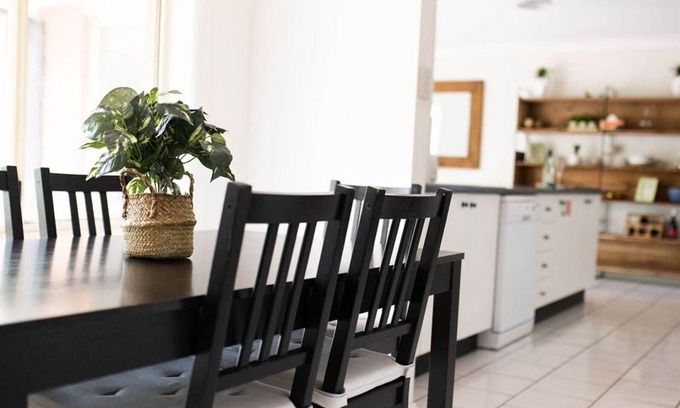 Calare House | The Valerie Gardens | Homely & Cosy, Sleeps 11
