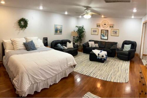 Siloam Springs Apartment | The Varnadoe Villa- Farm Stay