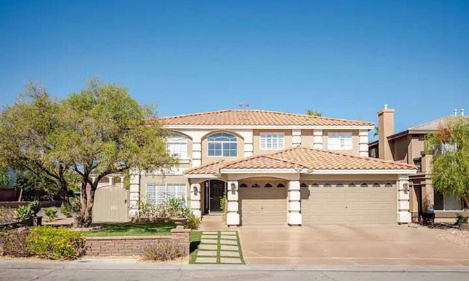 Enterprise House | The Vegas Villa