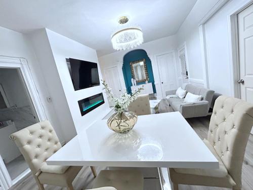 Forest Hill Apartment | The Velvet Key near EWR airport &NYC