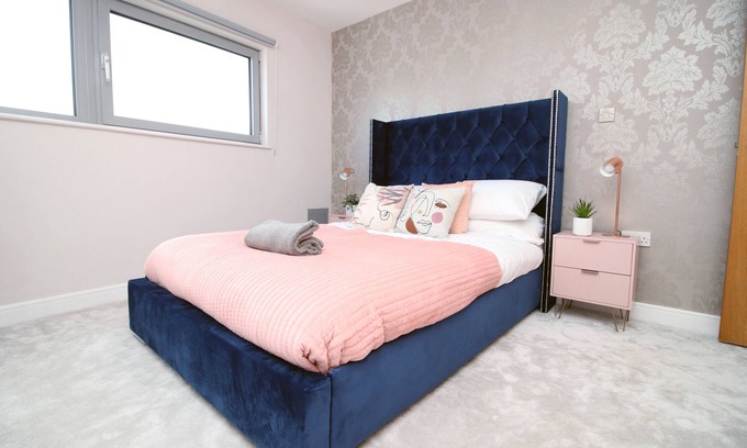 Cardiff City Centre Apartment | The View - Luxury Flat w/Parking
