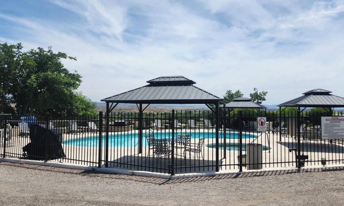 Cottonwood Hotel | The View Motel