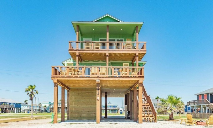 Surfside Beach House | The Views - Big Groups Welcome - Easy Beach Access