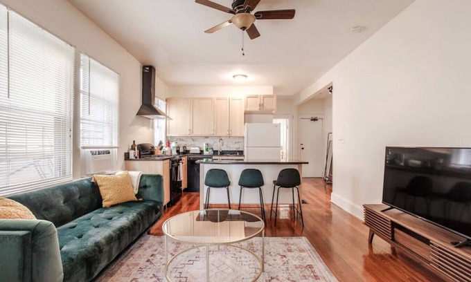 Covington Apartment | The Villa Emerald 1B Walk to Downtown Covington
