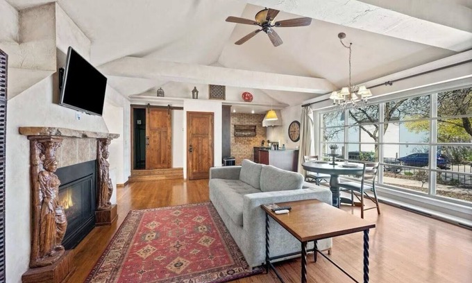 Sturgeon Bay Apartment | The Villa Suite - Comfort and Convenience in the Heart of Downtown Sturgeon Bay