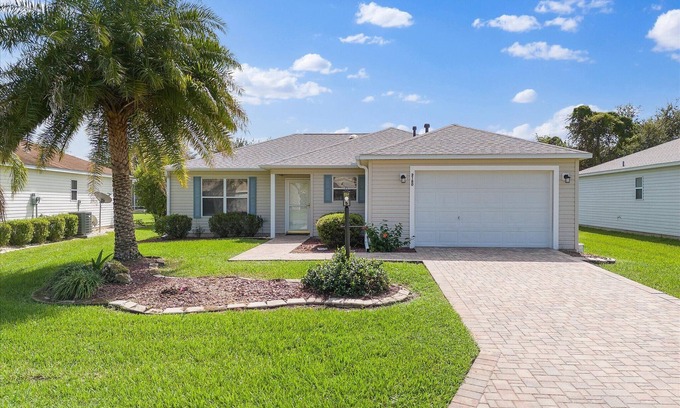 The Villages House | The Villages Relaxation- walk to pool, Lake Sumter Square 2 MI, pet friendly