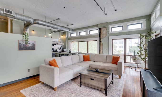 Civil Rights Historic District Apartment | The Vintage Gem | Covered Parking | Sleeps 8 | DT