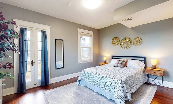 Hyde Park Apartment | The Vista View Villa 2 – Charming Retreat for 4!